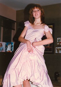 thanksgiving-prom-dress dressed for Thanksgiving dinner